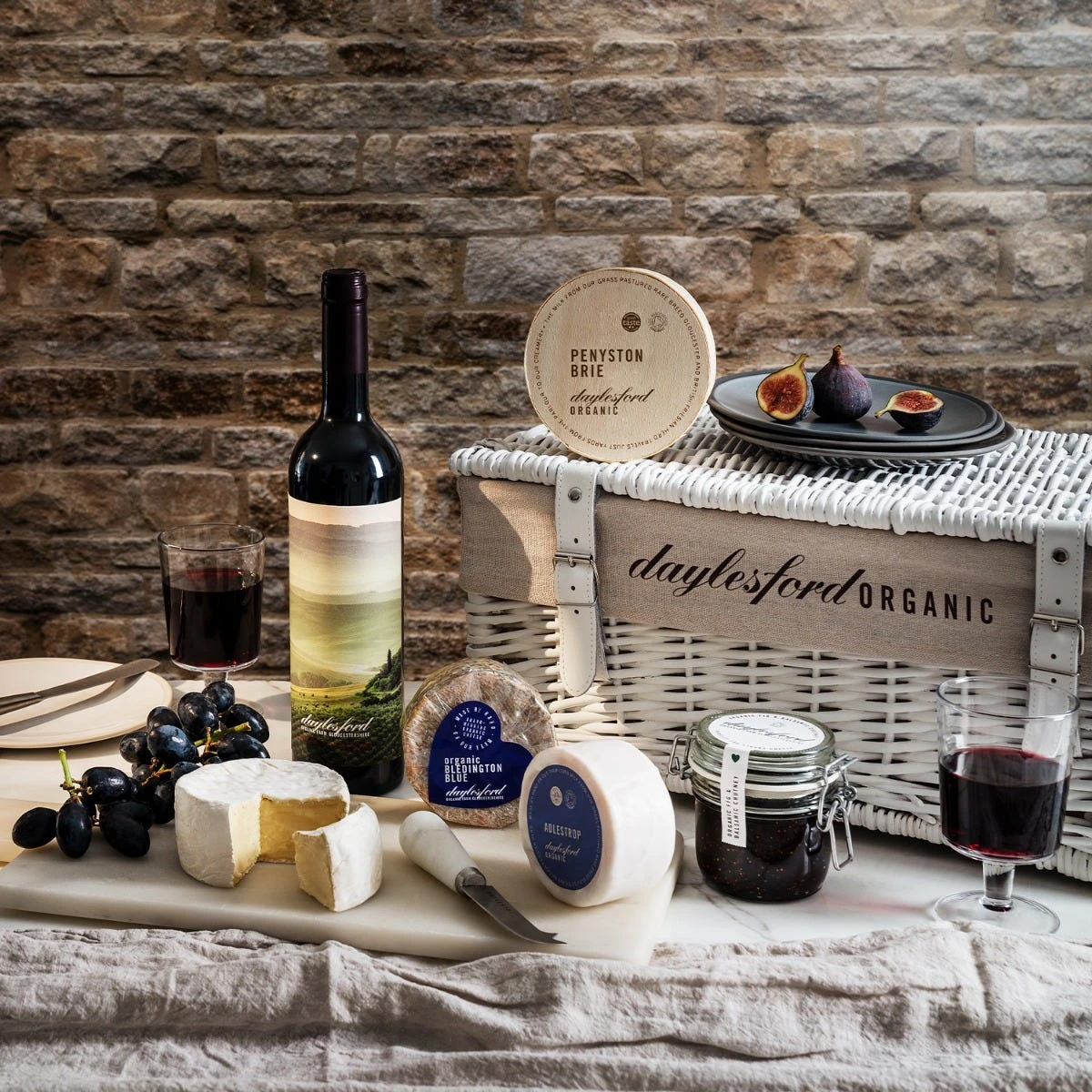 Cotswold Cheese & Wine Hamper 2 Cotswold Cheese & Wine Hamper - Image 2