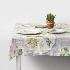 Daylesford X Colefax Quince Garden Tablecloth In Lilac -Gift Basket Shop 22001850 0 df dxc tablecloth lilac 160x280cm shot 2 1500x1500